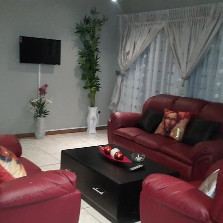 Tintech Bed & Breakfast Francistown Kültér fotó