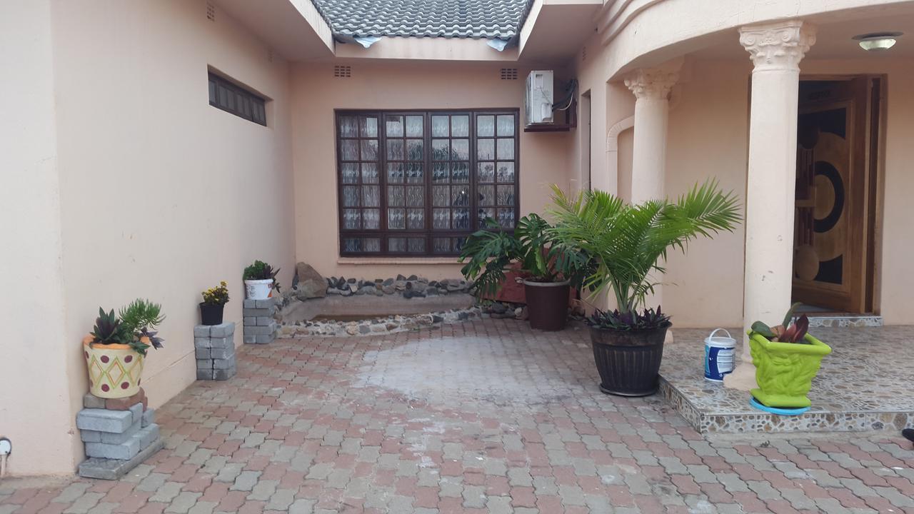Tintech Bed & Breakfast Francistown Kültér fotó