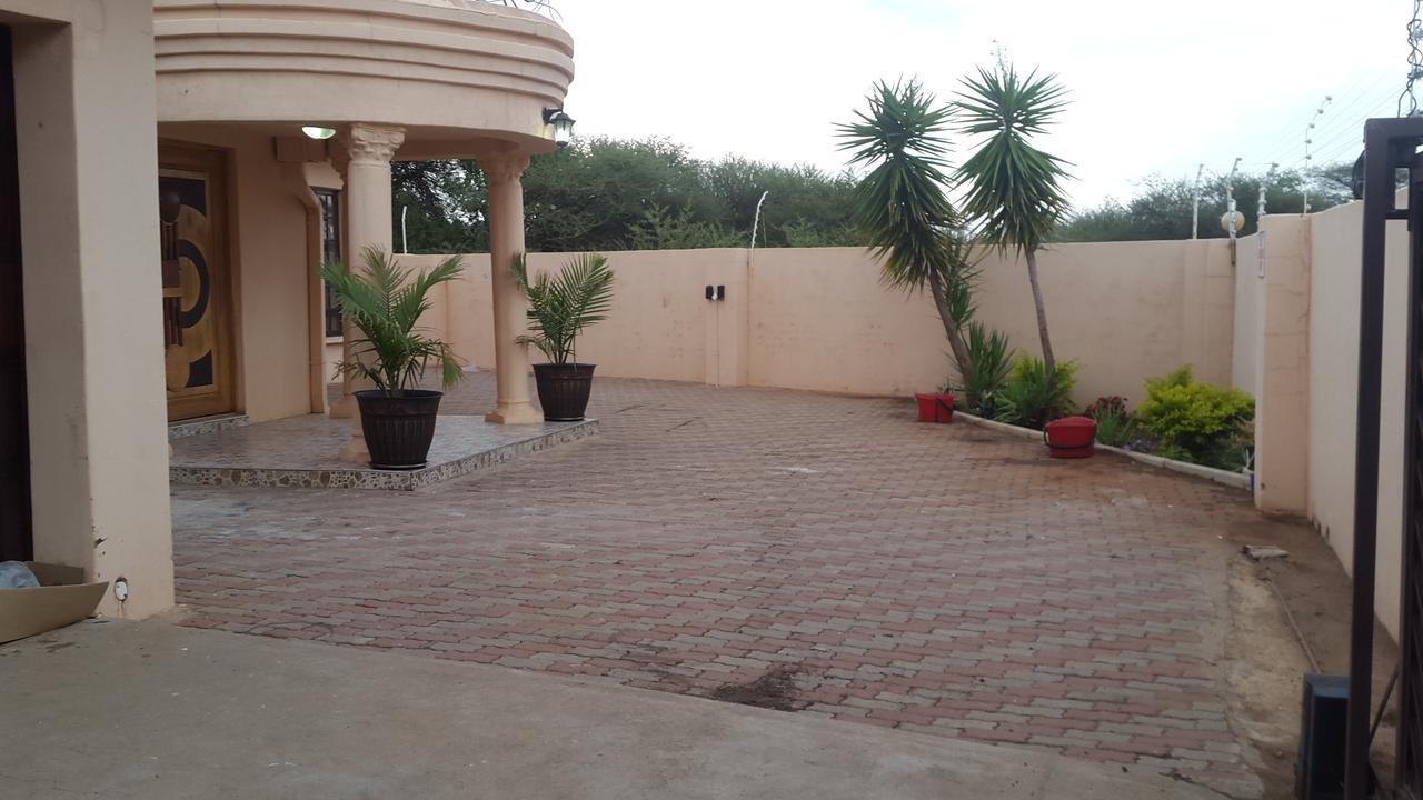 Tintech Bed & Breakfast Francistown Kültér fotó