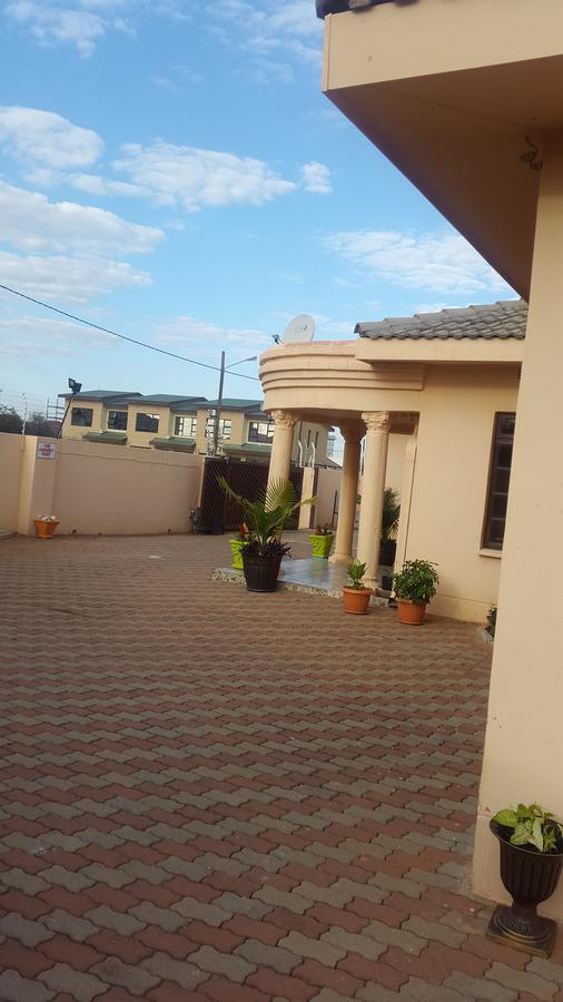 Tintech Bed & Breakfast Francistown Kültér fotó